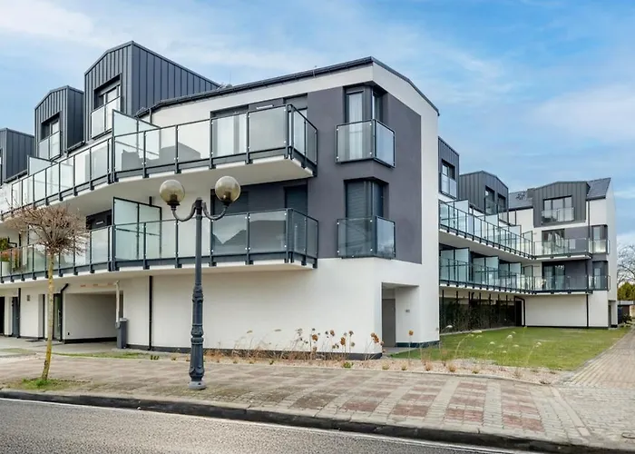 Przy Parkowej W Centrum Niechorza Blisko Plazy *